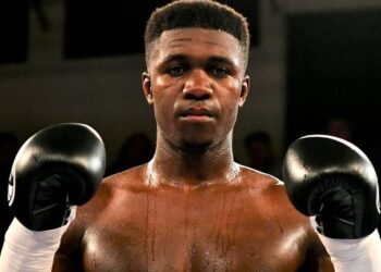 Boxe, Giovanni De Carolis sfiderà Lerrone Richard per l’Europeo dei super medi.