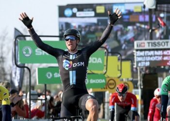 Ciclismo: Cees Bol trionfa, Matthews nuova maglia gialla.