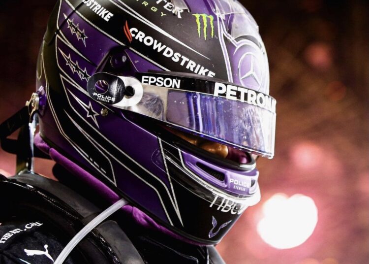 F1: Lewis Hamilton vince in Bahrein, le Ferrari si migliorano