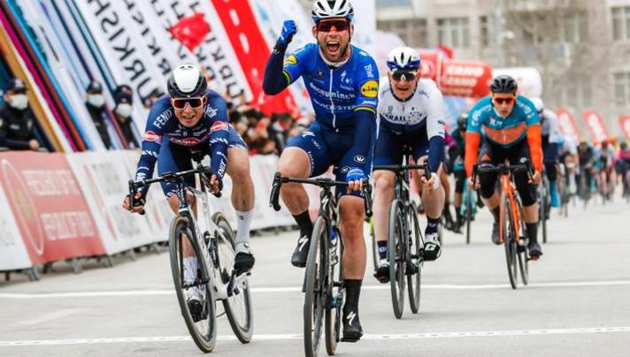 Ciclismo, Cavendish vince anche la terza tappa del Giro di Turchia.