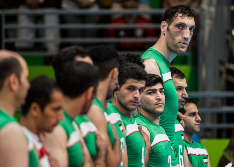 Paralimpiadi 2021: punta all’oro Morteza Mehrzad, il gigante costretto a giocare a volley da seduto.
