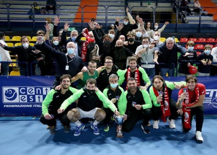 Tennis, Torre del Greco vince lo scudetto a squadre