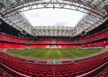 Ore 21, Ajax – Benfica. Dopo il 2-2 in Portogallo, gli olandesi si giocano la qualificazione in Casa.￼
