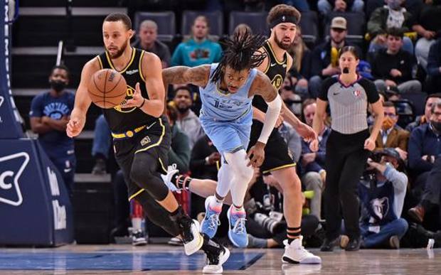 Playoff NBA, risultati della notte: Golden State travolge Memphis e Morant si fa male