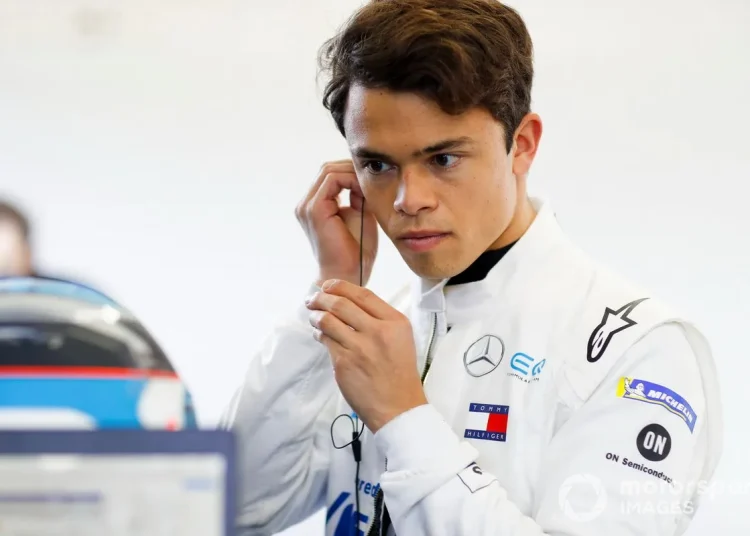 F1: Williams, De Vries al volante della FW44 in Spagna.